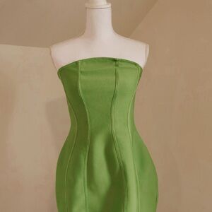 Elliatt Green Strapless Bodycon Cocktail Dress